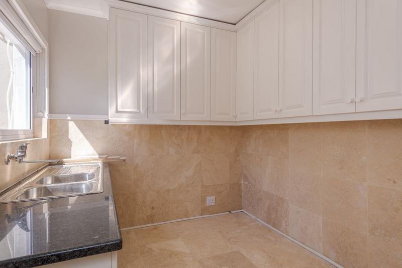 To Let 5 Bedroom Property for Rent in Constantia Western Cape